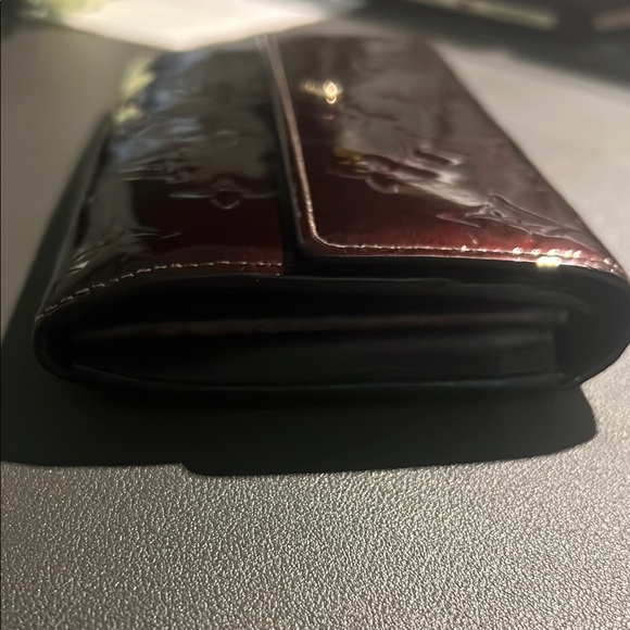 Louis Vuitton Vernis Sarah (Burgundy)Wallet - Picture 2 of 7